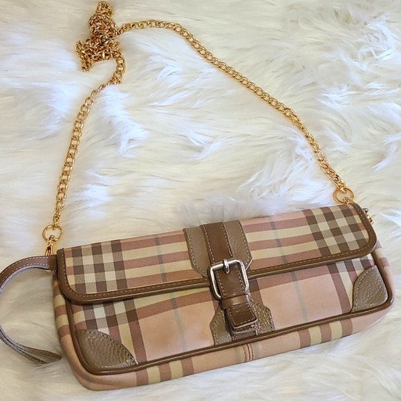 Burberry Handbags - 💯 Authentic Burberry Clutch/Wristlet Bag🍀